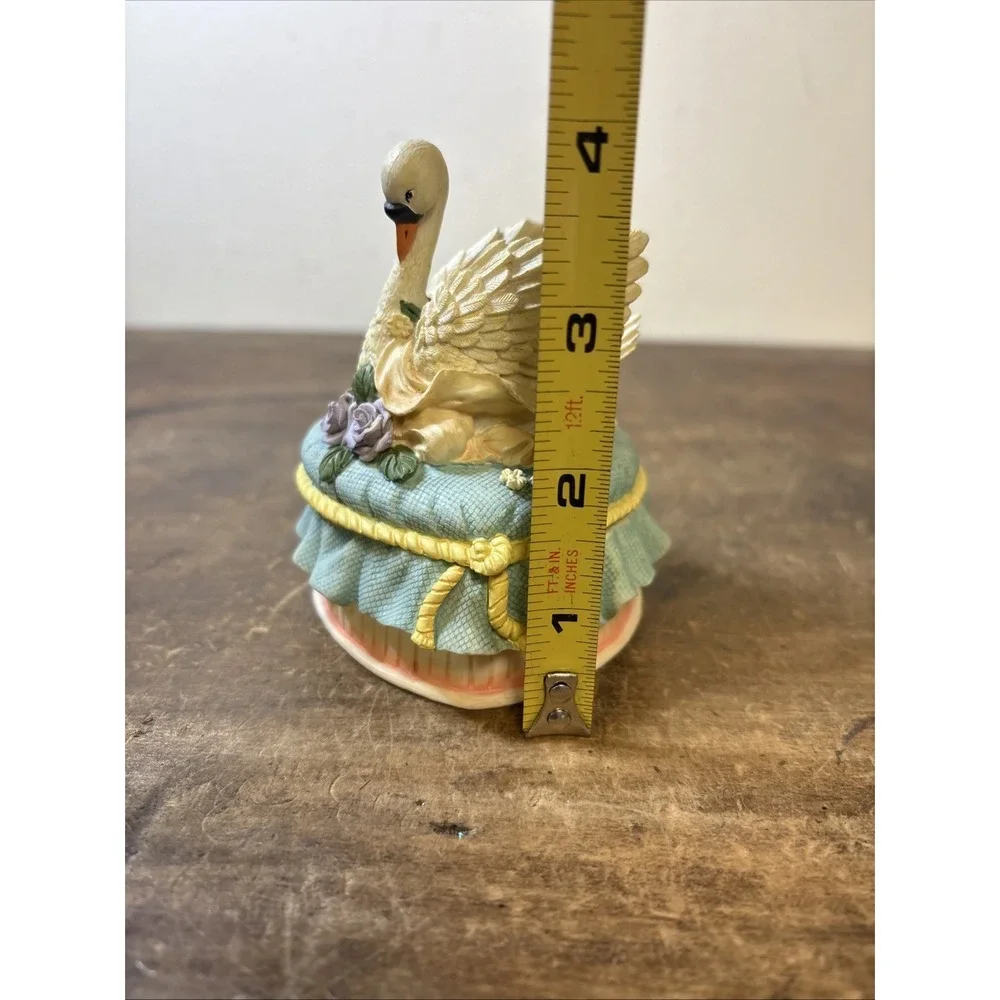 Vintage Heritage House Melodies County Fair Collection Swan Trinket Box Works